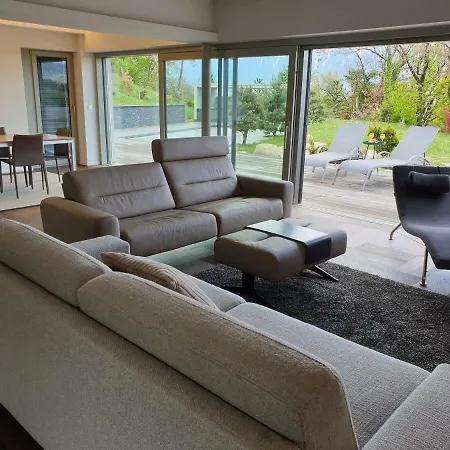 Number 3 Montreux